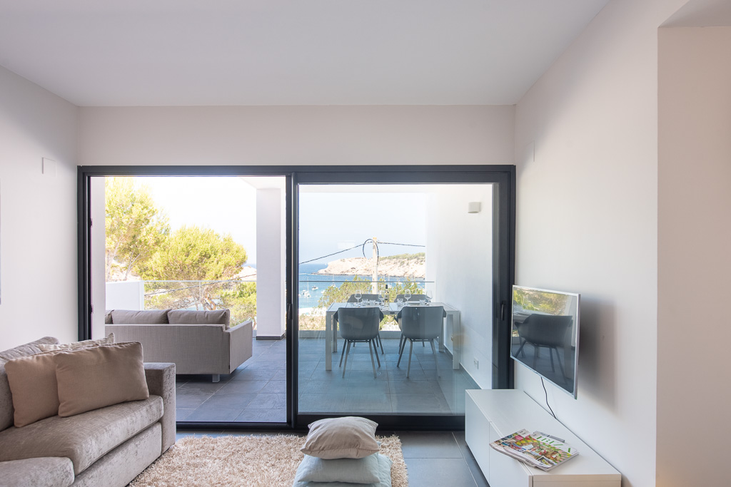 Resa Estates Ibiza te koop appartement Vadella Mar zee zicht woonkamer sea view.jpg